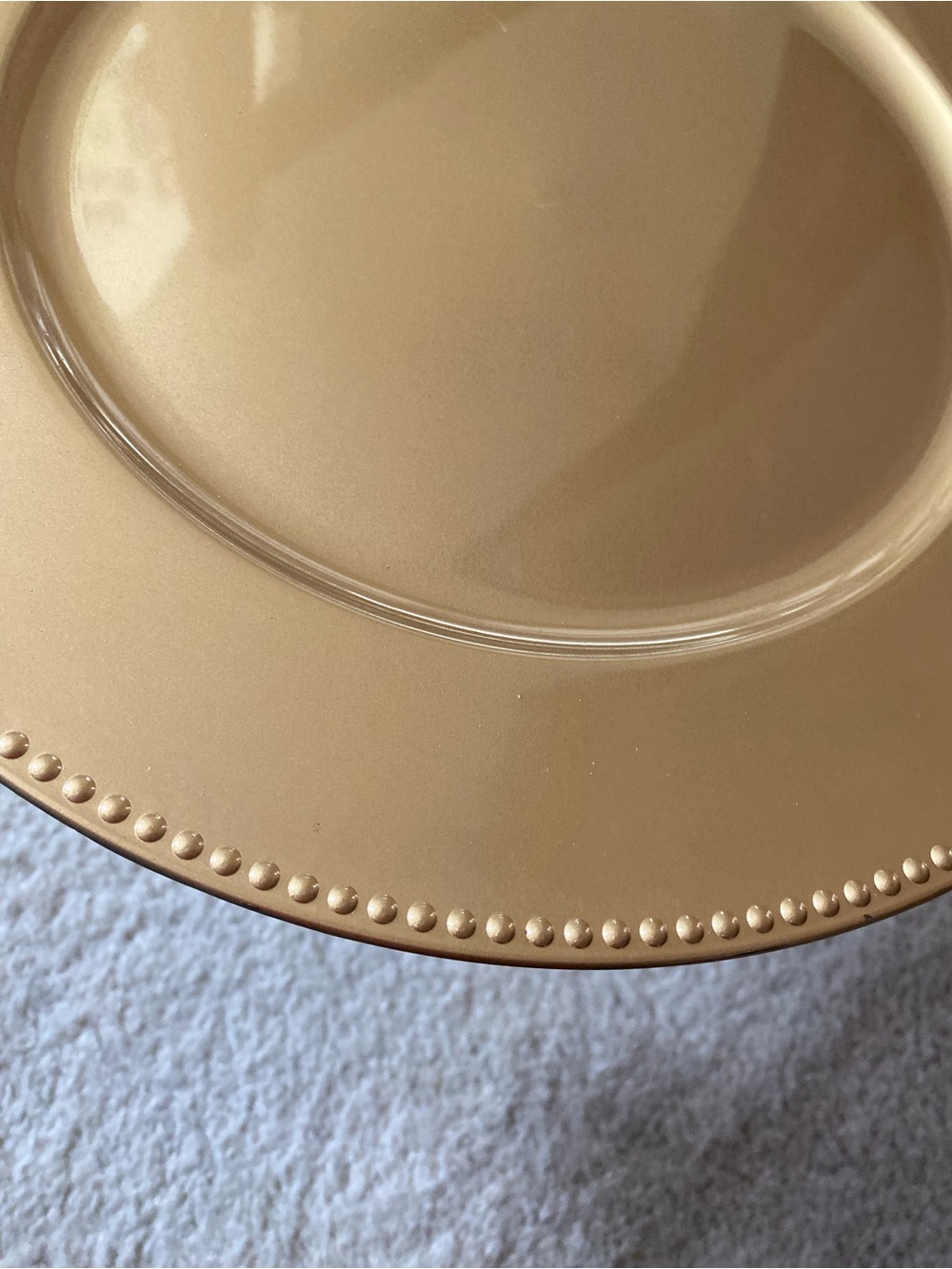 Set of 4 Gold Plastic Chargers - Picture 4 of 7